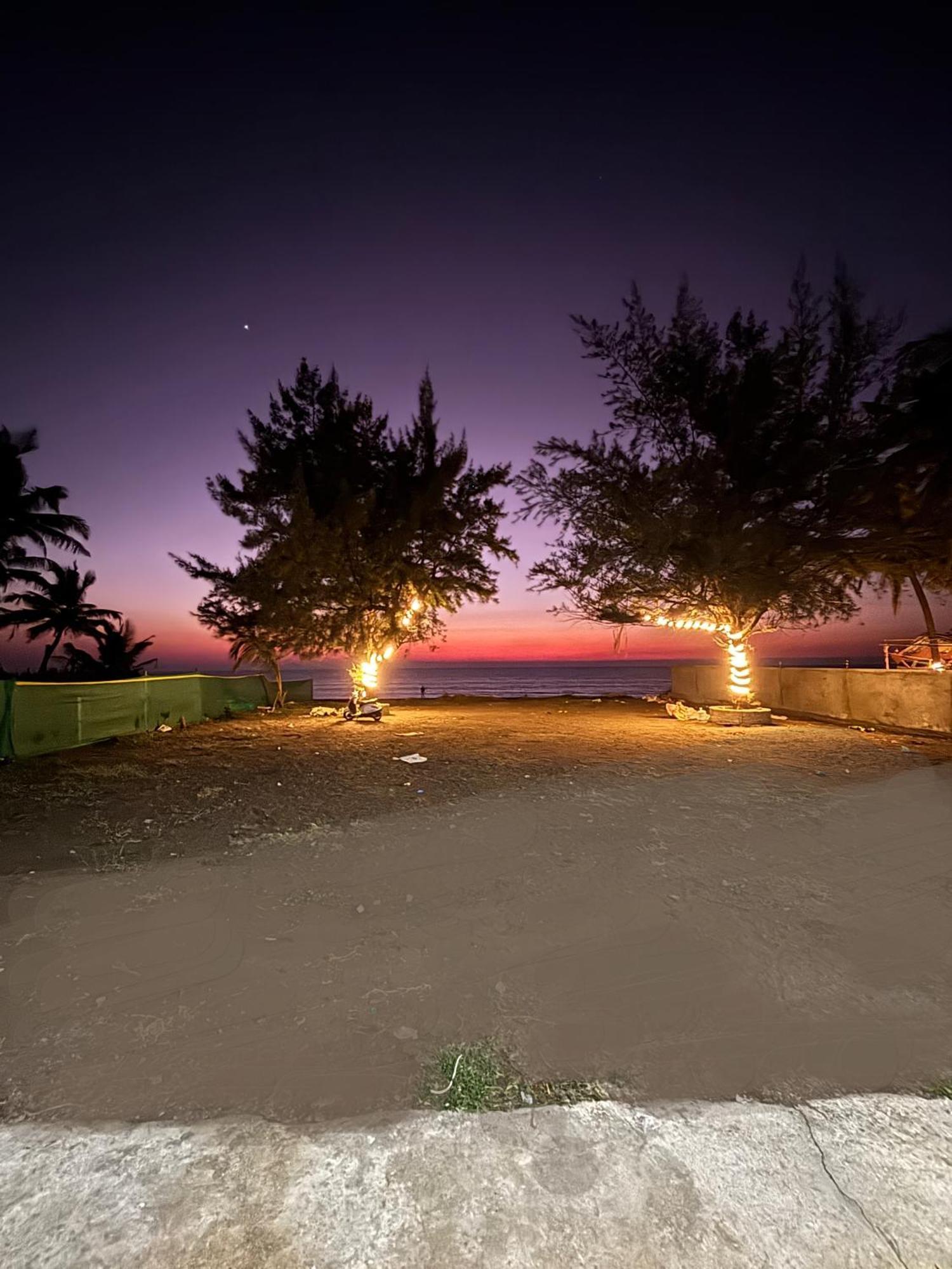 Sea Royal Rooms And Cafe Virār Buitenkant foto
