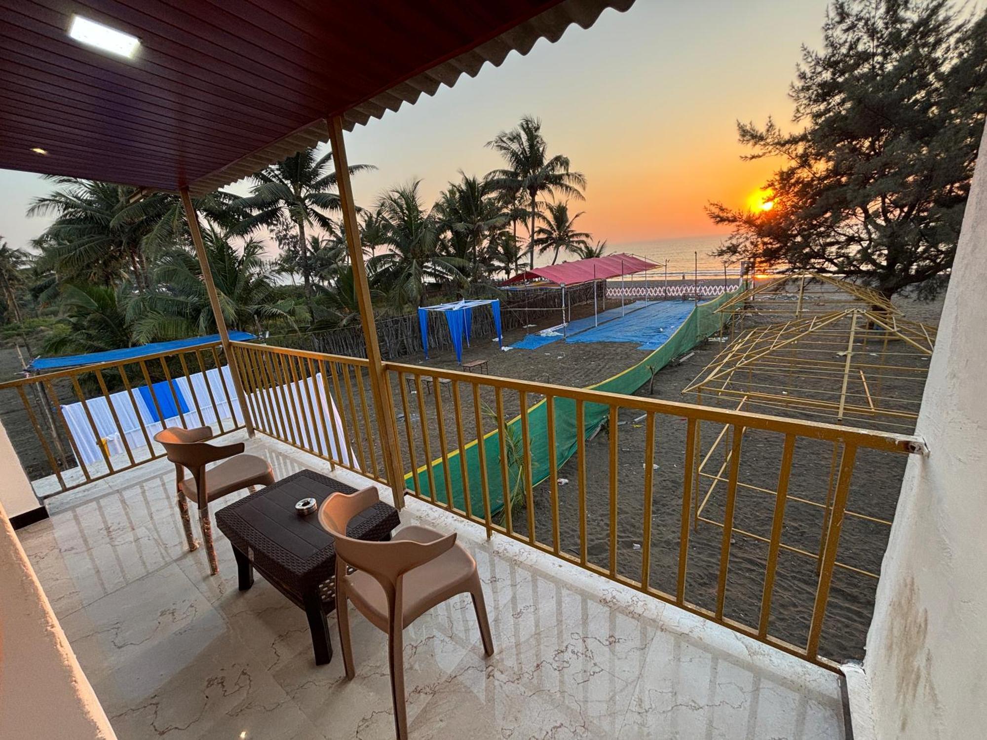 Sea Royal Rooms And Cafe Virār Buitenkant foto