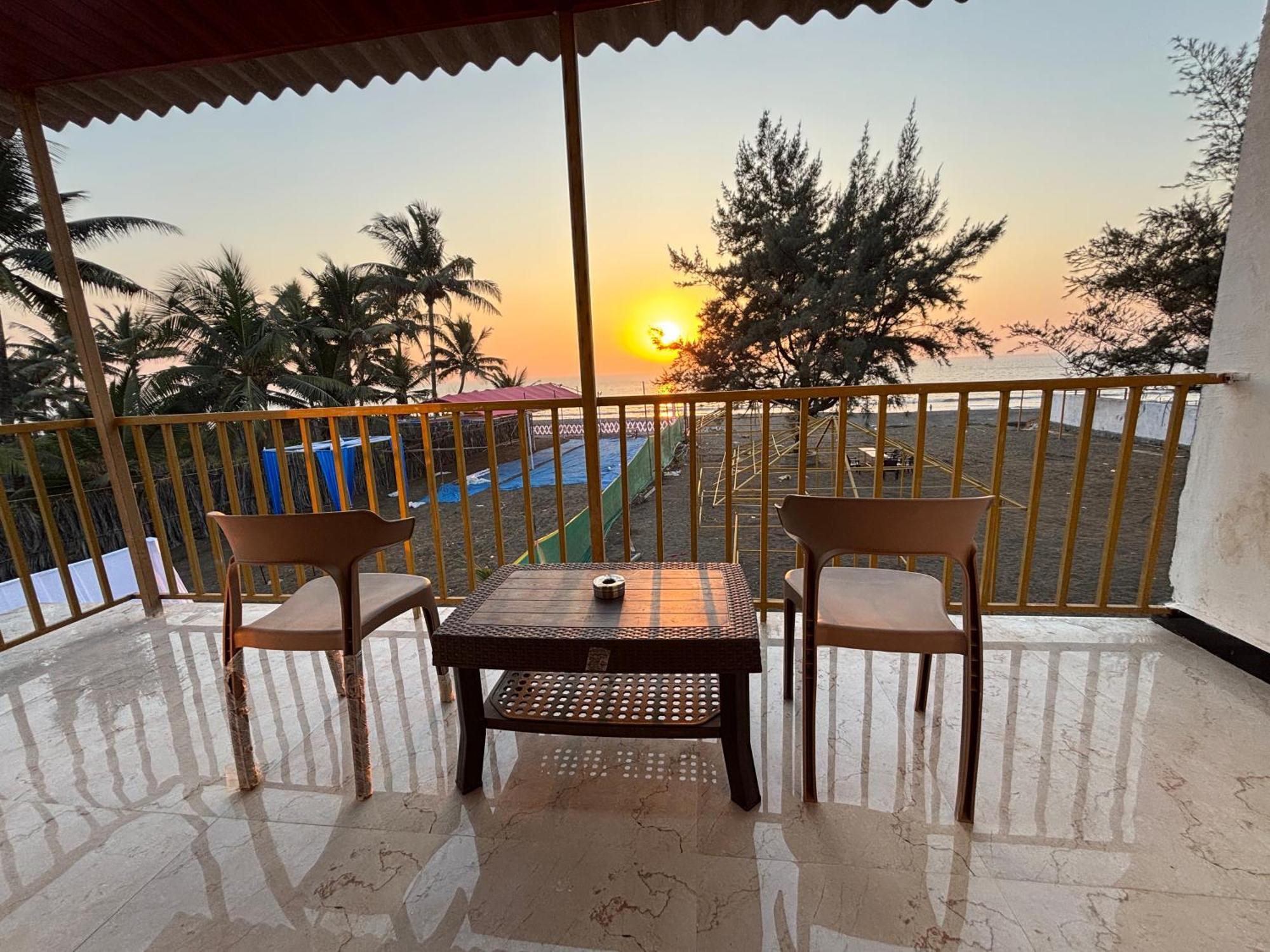 Sea Royal Rooms And Cafe Virār Buitenkant foto