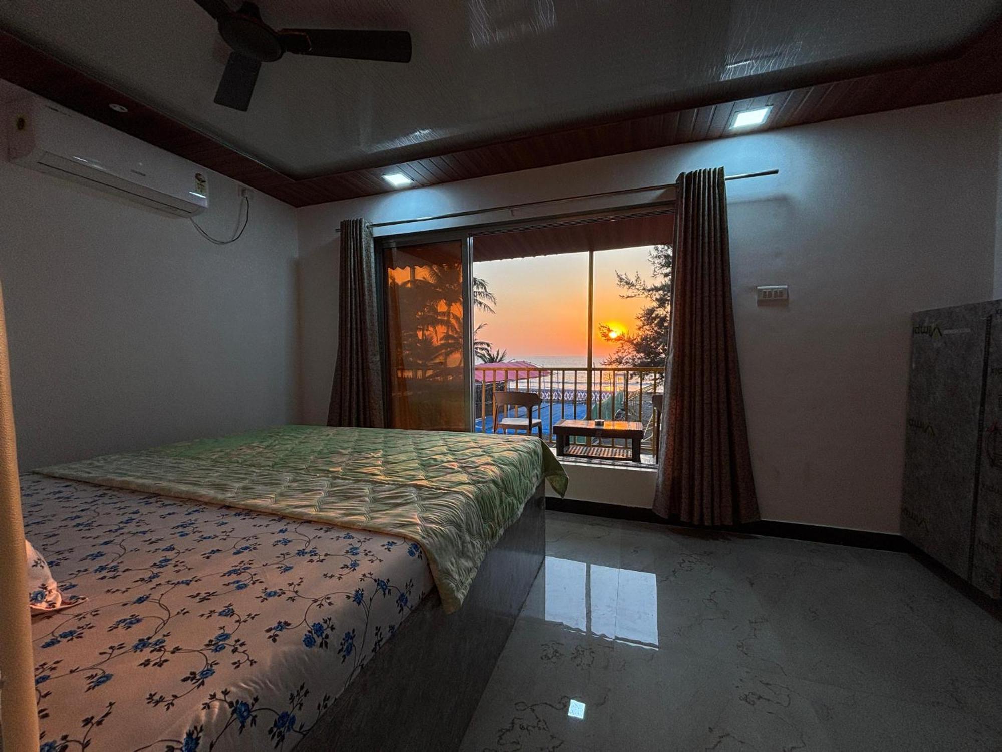 Sea Royal Rooms And Cafe Virār Buitenkant foto