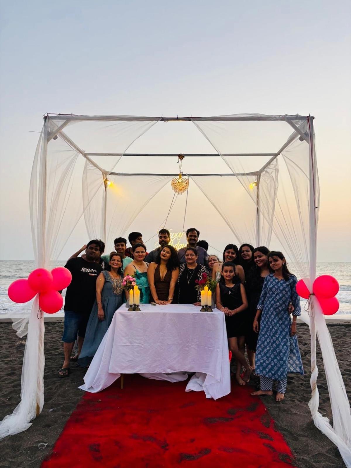 Sea Royal Rooms And Cafe Virār Buitenkant foto